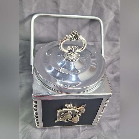 Vintage 60's-70's Ice Bucket  11 Inches Tall Medieval Style Coat Of Arms Tin - Picture 3 of 6